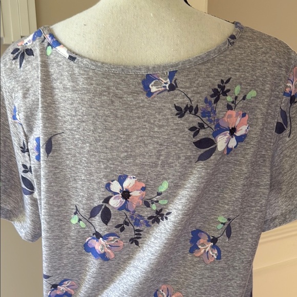 SO Short Sleeve Floral Gray Button Accent Tie WaistTop XL - Picture 5 of 8